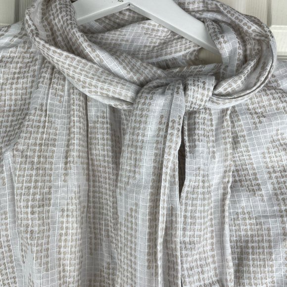 dRa Los Angeles Arrow Print Blouse in Beige Tie Neckline XS NEW - Picture 8 of 9